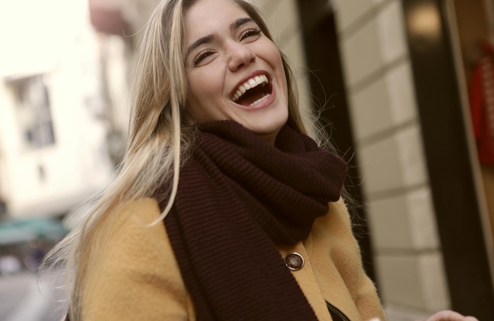 Hoe kan lachtherapie ons welzijn beïnvloeden?