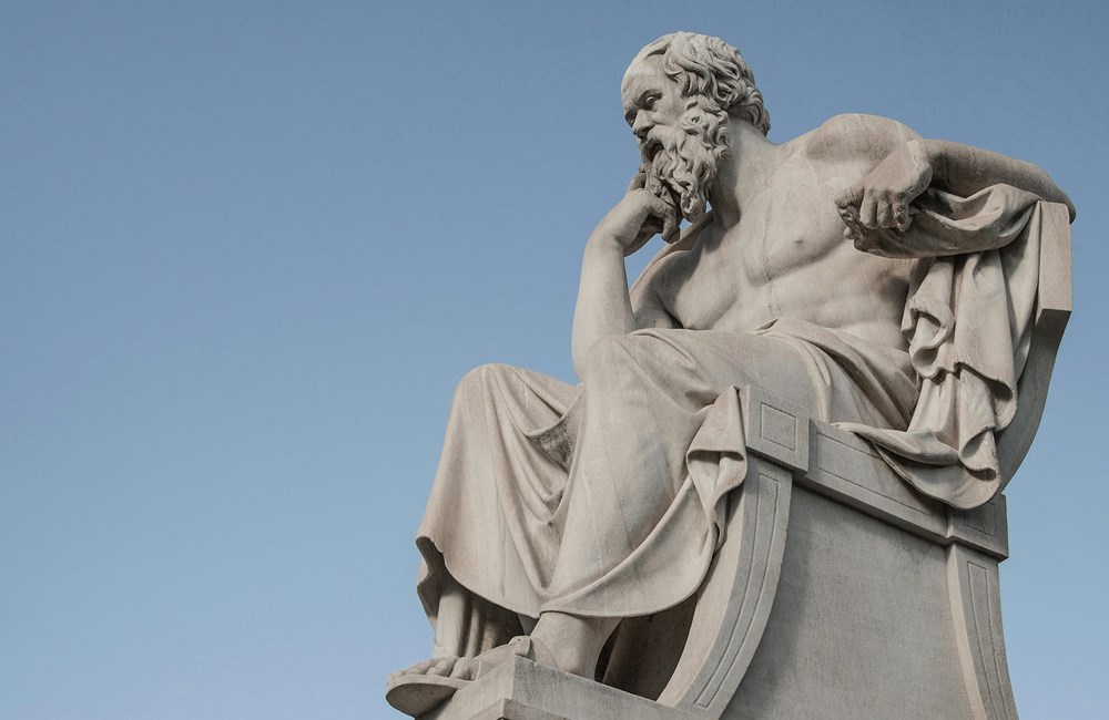 Van leesstof tot denkstof: wat kunnen we leren van Socrates op sneakers?